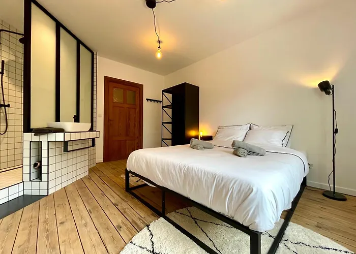 בית נופש La Parenthese - Peaceful And Family-friendly In בסטון